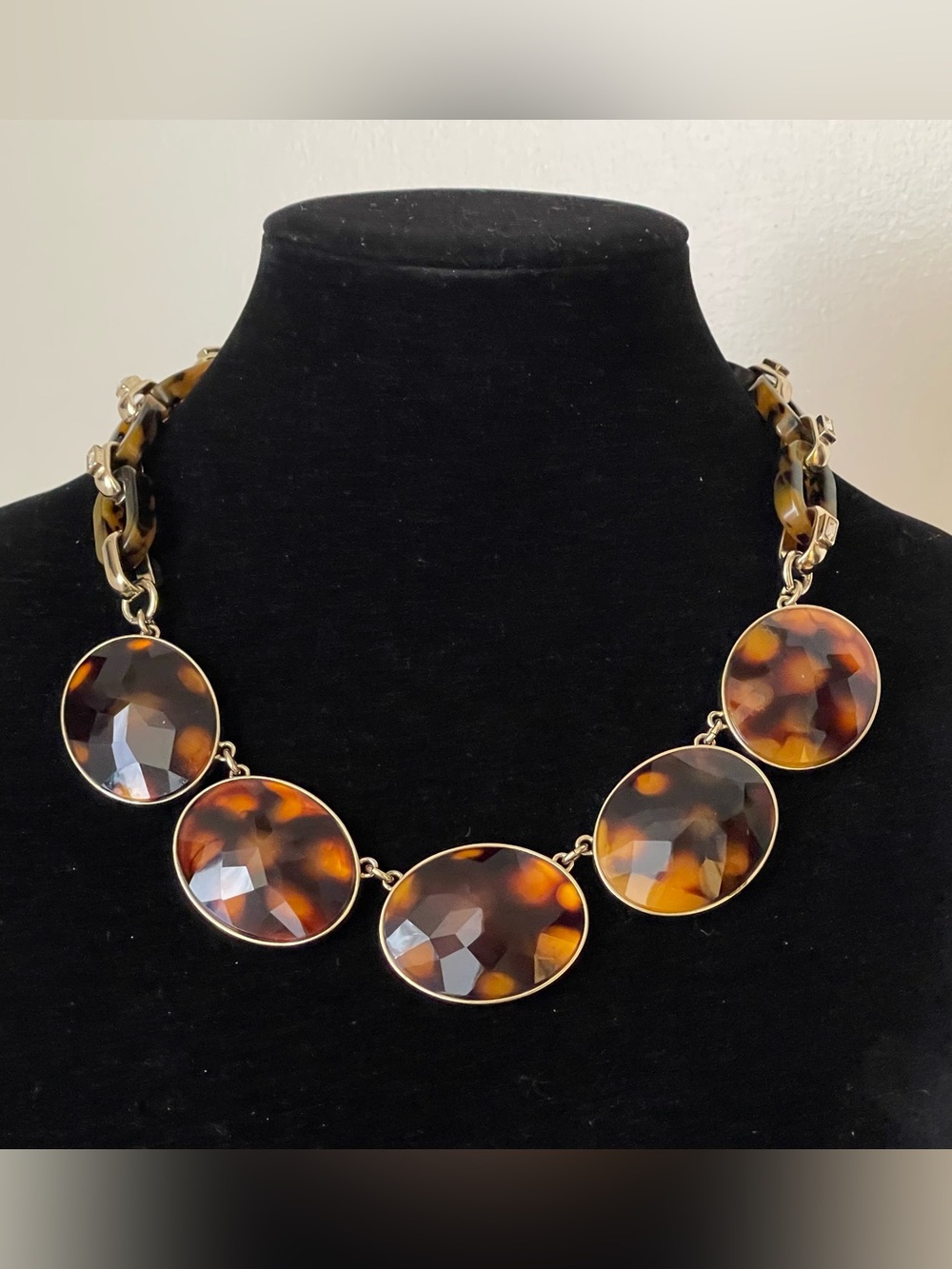 Ann Taylor Tortoiseshell-Style hard plastic, clear rhinestone Gold Link Necklace